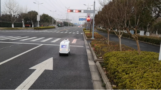 【0217】蘇寧物流5G臥龍無人車蘇州上崗送出第一單340.png