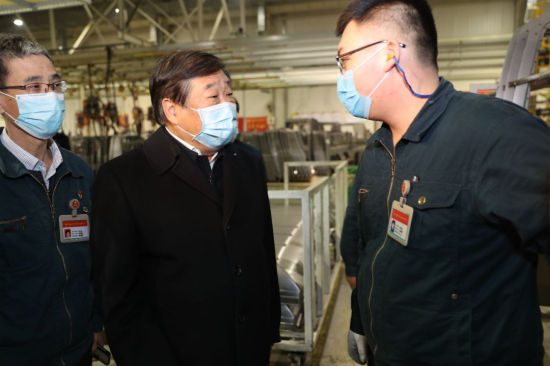 譚旭光深夜突擊檢查中國重汽加班生產領導干部帶班執(zhí)行情況147.png