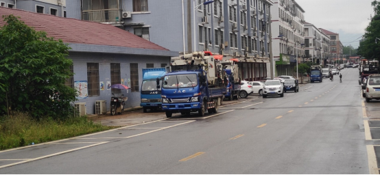 麥客老羅生意這么好？ 七臺駿鈴為何還年年換車！637.png