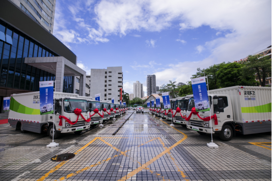 【宣傳通稿-終】支承環(huán)保大業(yè)、共筑綠色未來(lái)——江淮汽車首批51臺(tái)新能源商用車交付深圳支氏環(huán)保1613.png