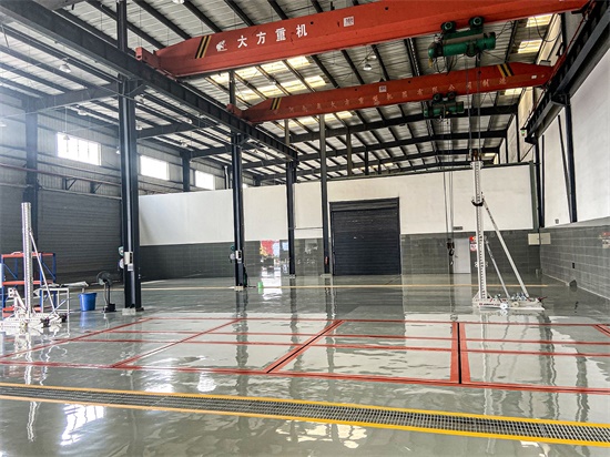 4. 專用設(shè)備齊全的高標準工作間為客戶提供高質(zhì)量的售后服務(wù).jpg