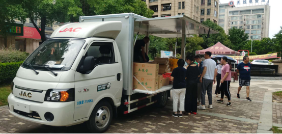 江淮轎卡用戶稿《江淮轎卡售貨車成白領(lǐng)創(chuàng)業(yè)首選車型！》137.png