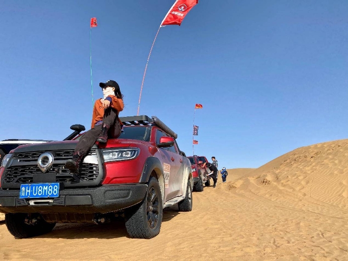 英雄再會(huì)！長(zhǎng)城炮車(chē)主玩轉(zhuǎn)阿拉善英雄會(huì)