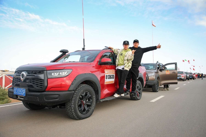 英雄再會(huì)！長(zhǎng)城炮車(chē)主玩轉(zhuǎn)阿拉善英雄會(huì)