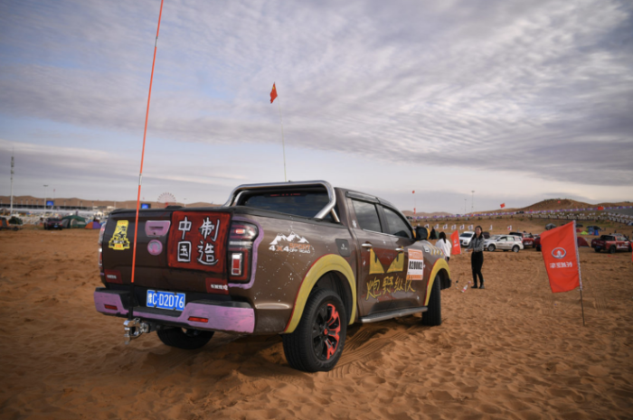 英雄再會(huì)！長(zhǎng)城炮車(chē)主玩轉(zhuǎn)阿拉善英雄會(huì)